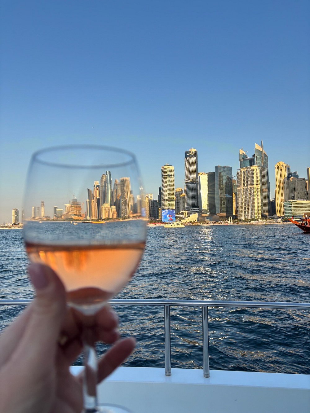 Dubai Night Lights Shared Yacht Cruise – 2h Skyline BBQ