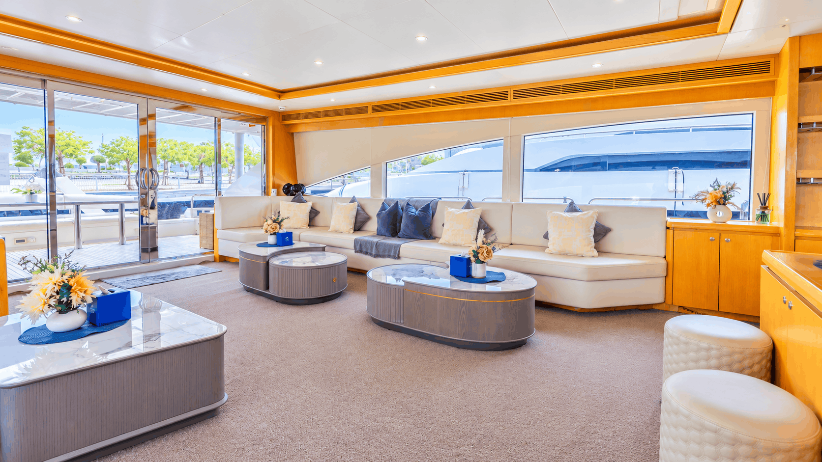Private 110ft Superyacht Charter Dubai – Sheikh’s Island Cruise, 75 Guests
