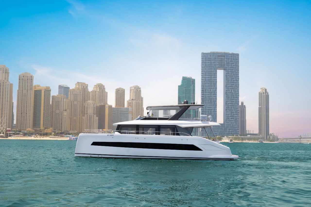 Burj Al Arab Afternoon Shared Yacht Cruise Dubai – 2h BBQ