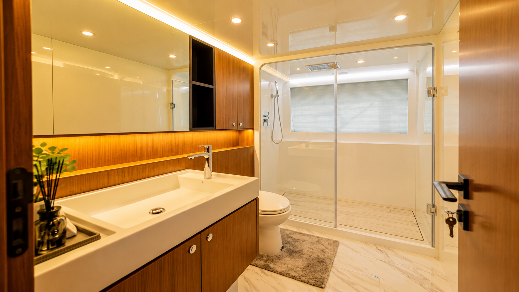 Private 63ft Sport Yacht Charter Dubai – Ain Dubai Cruise, 25 Guests