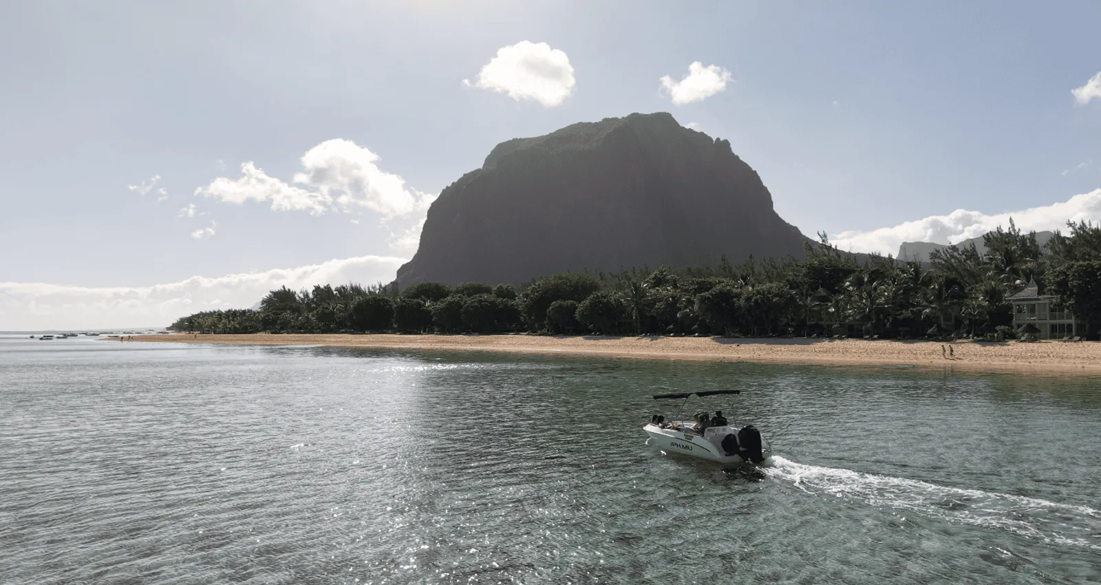 Private West Coast Boat Tour Mauritius: Dolphins, Snorkel & Benitiers