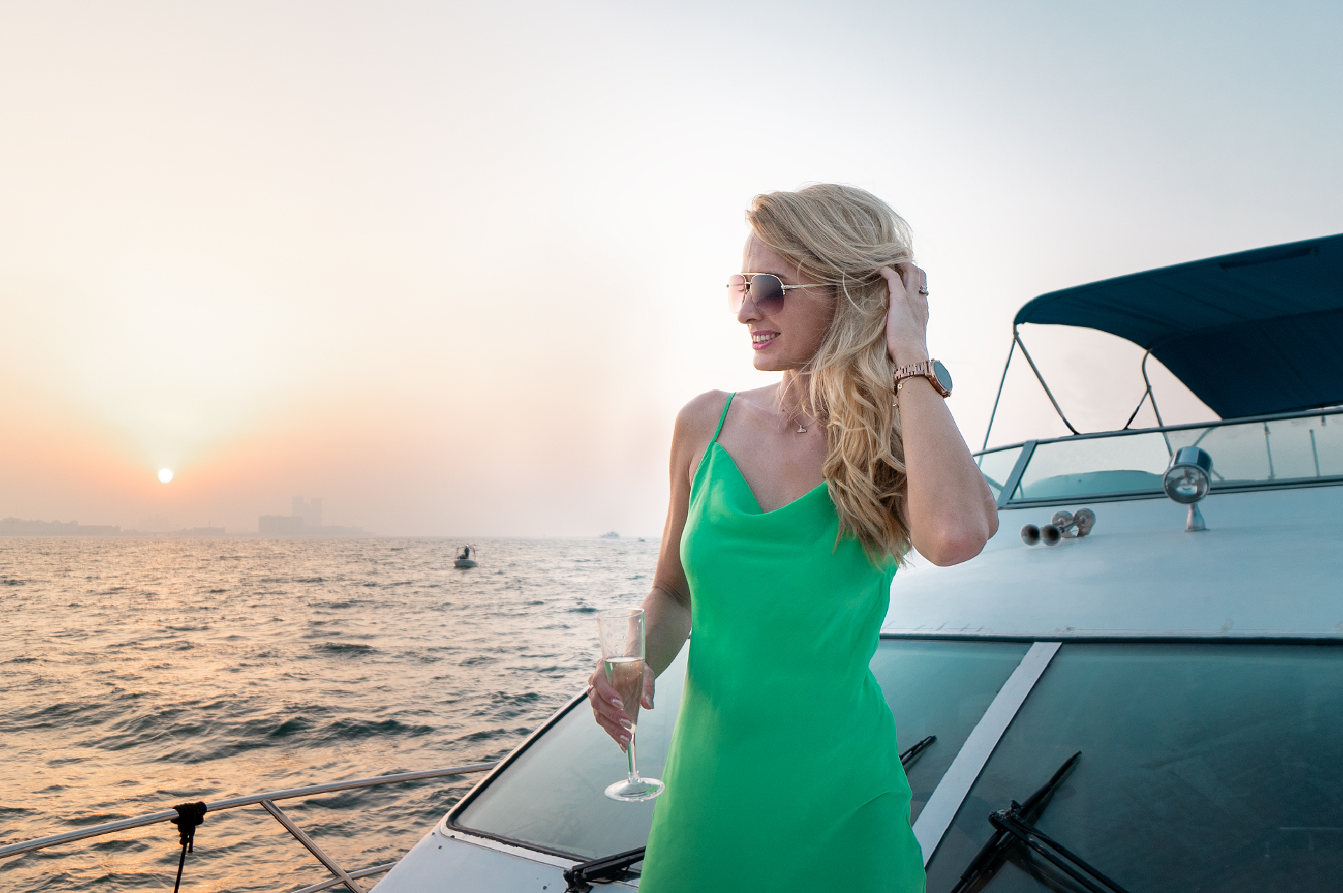Dubai Night Lights Shared Yacht Cruise – 2h Skyline BBQ