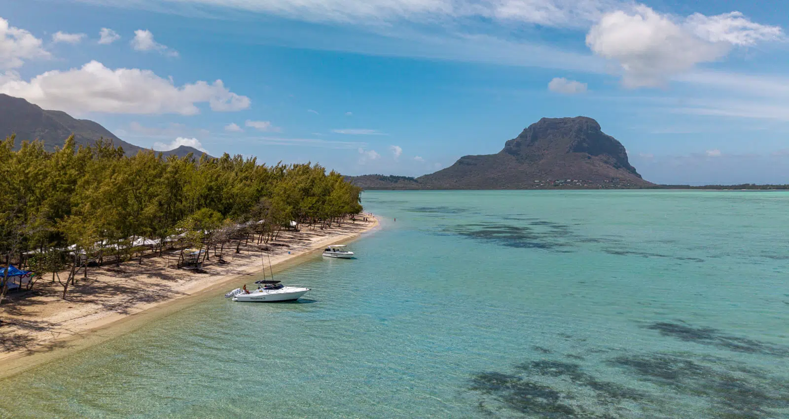 Private West Coast Boat Tour Mauritius: Dolphins, Snorkel & Benitiers