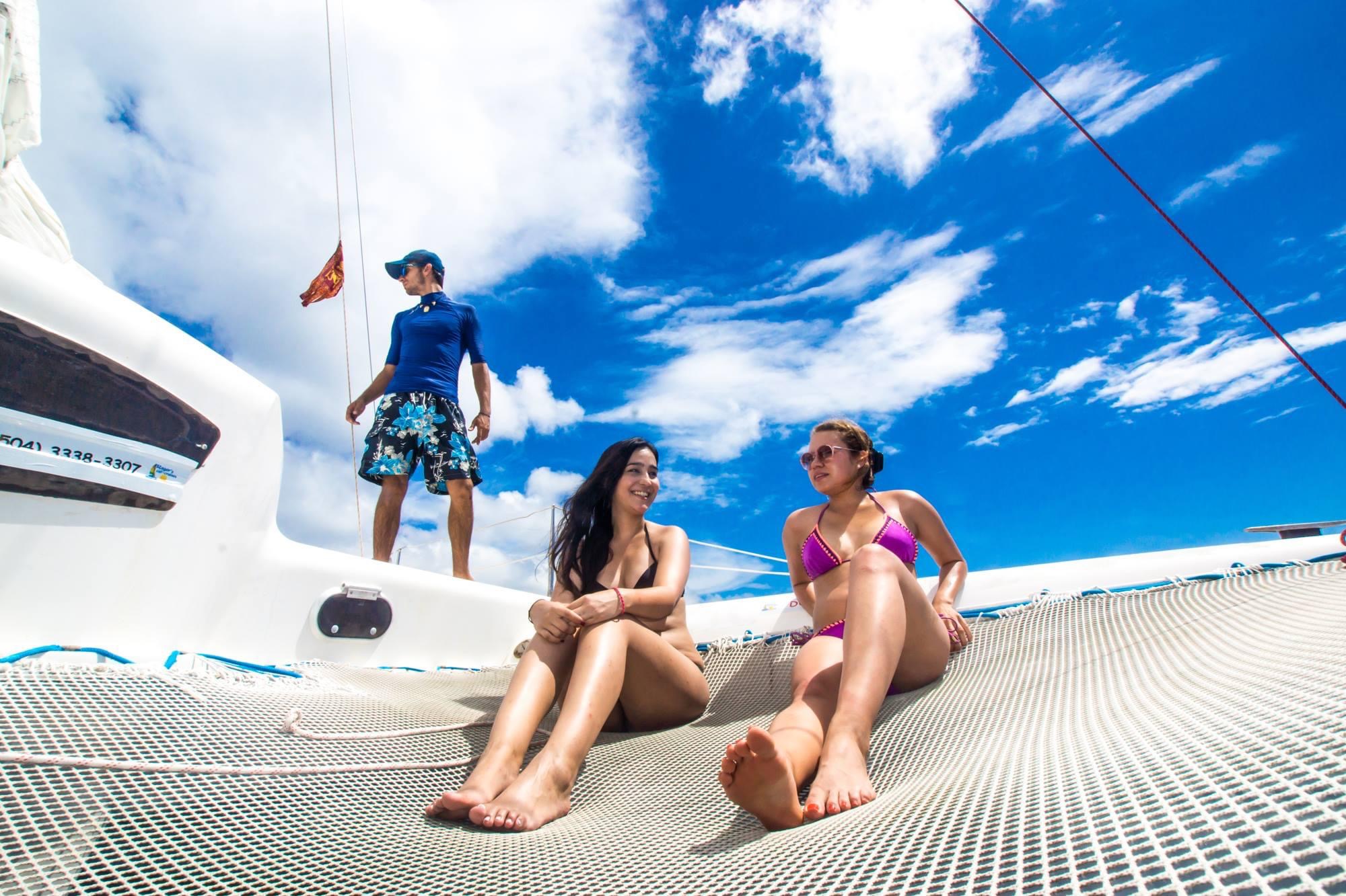 Roatan 5-Hour Sail & Snorkel Cruise
