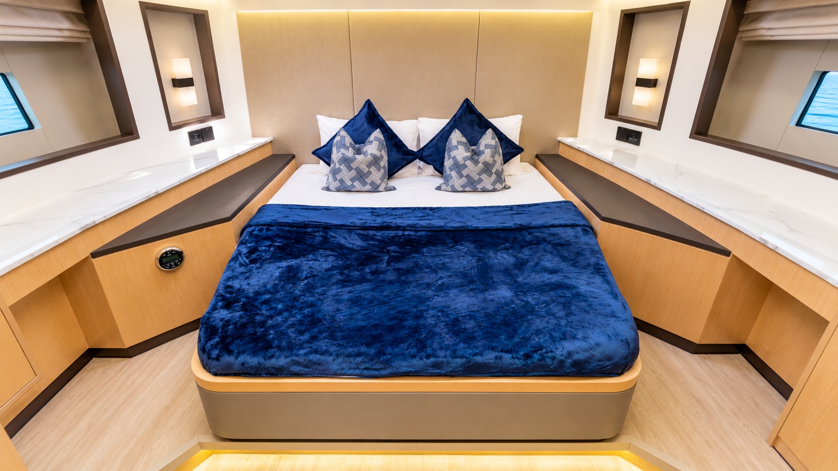 Private 62ft Yacht Charter Dubai – Burj Al Arab Cruise, 25 Guests