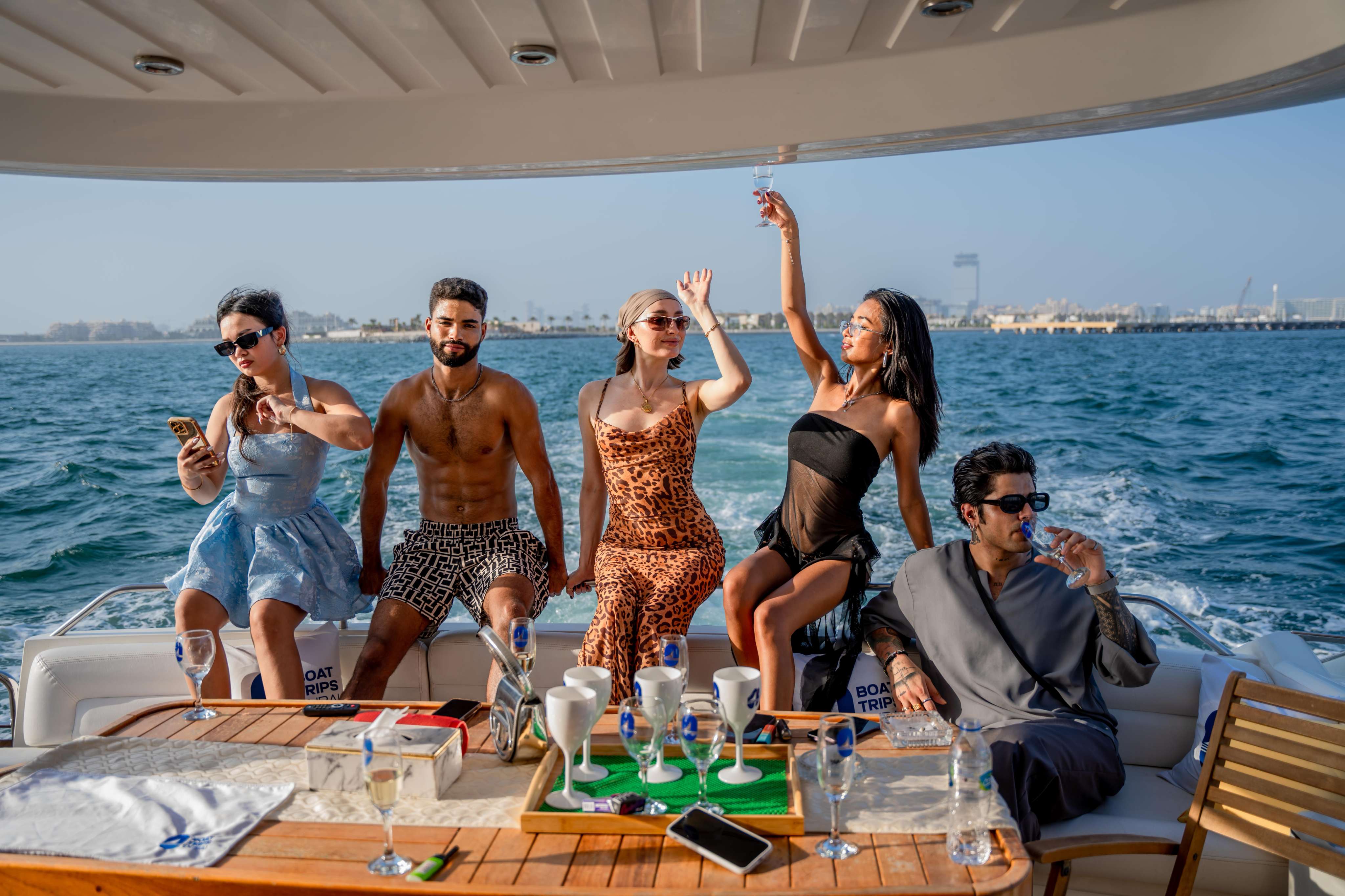 Palm Jumeirah & Atlantis Shared Yacht Tour Dubai – 2h