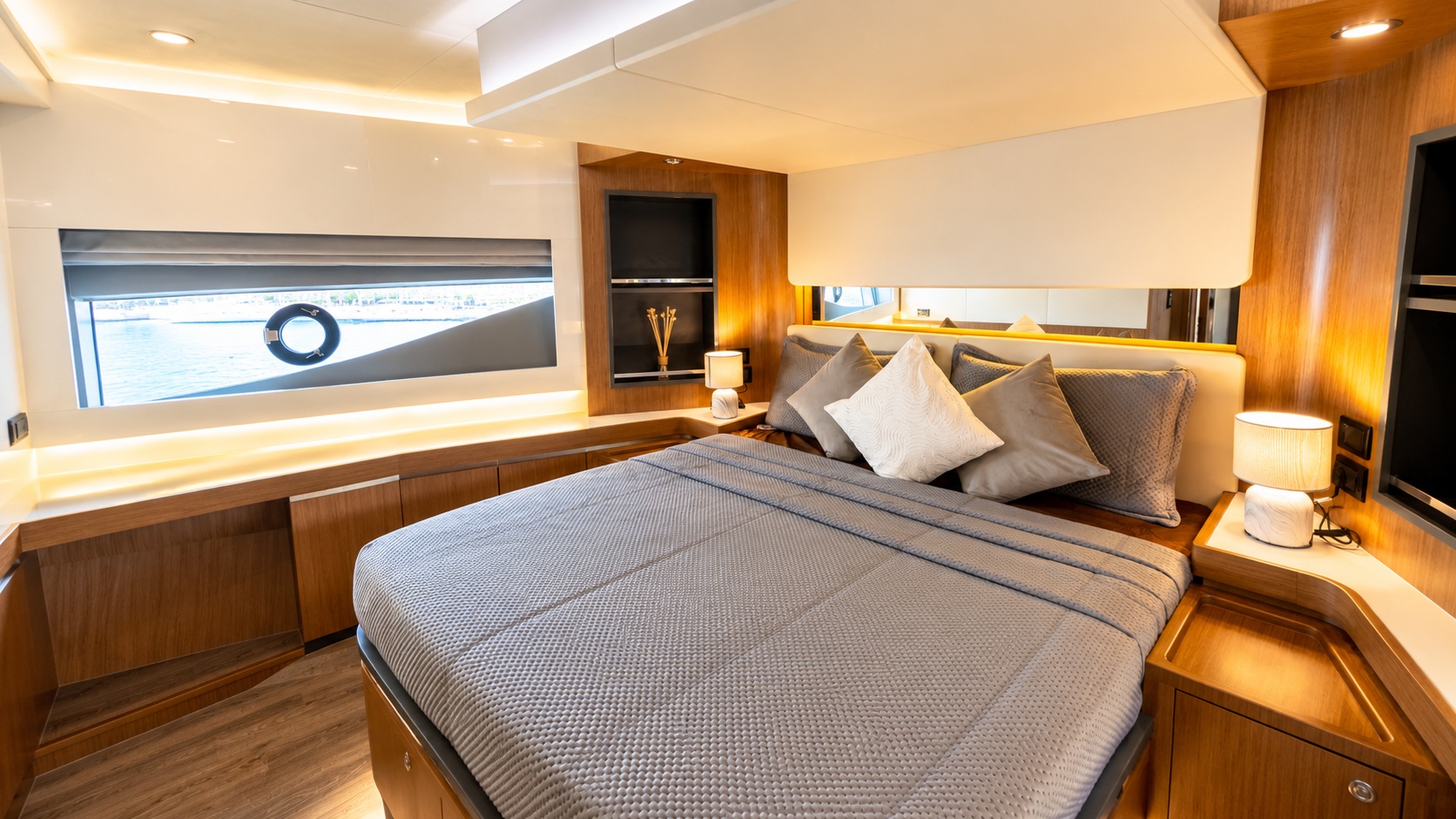 Private 63ft Sport Yacht Charter Dubai – Ain Dubai Cruise, 25 Guests