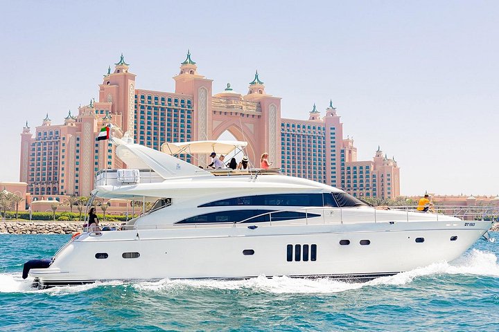 Dubai Night Lights Shared Yacht Cruise – 2h Skyline BBQ