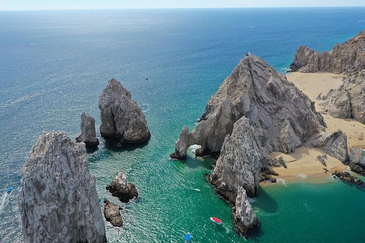 Whale Watching in Cabo: 2-Hour Small Group Tour to The Arch