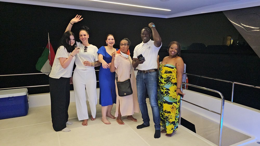 Dubai Night Lights Shared Yacht Cruise – 2h Skyline BBQ