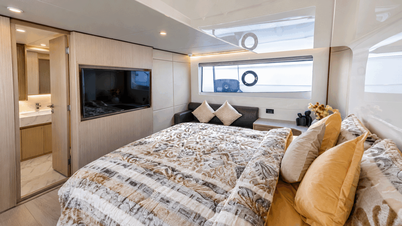 Private 53ft Sport Yacht Charter Dubai – Atlantis The Palm Cruise, 20 Guests