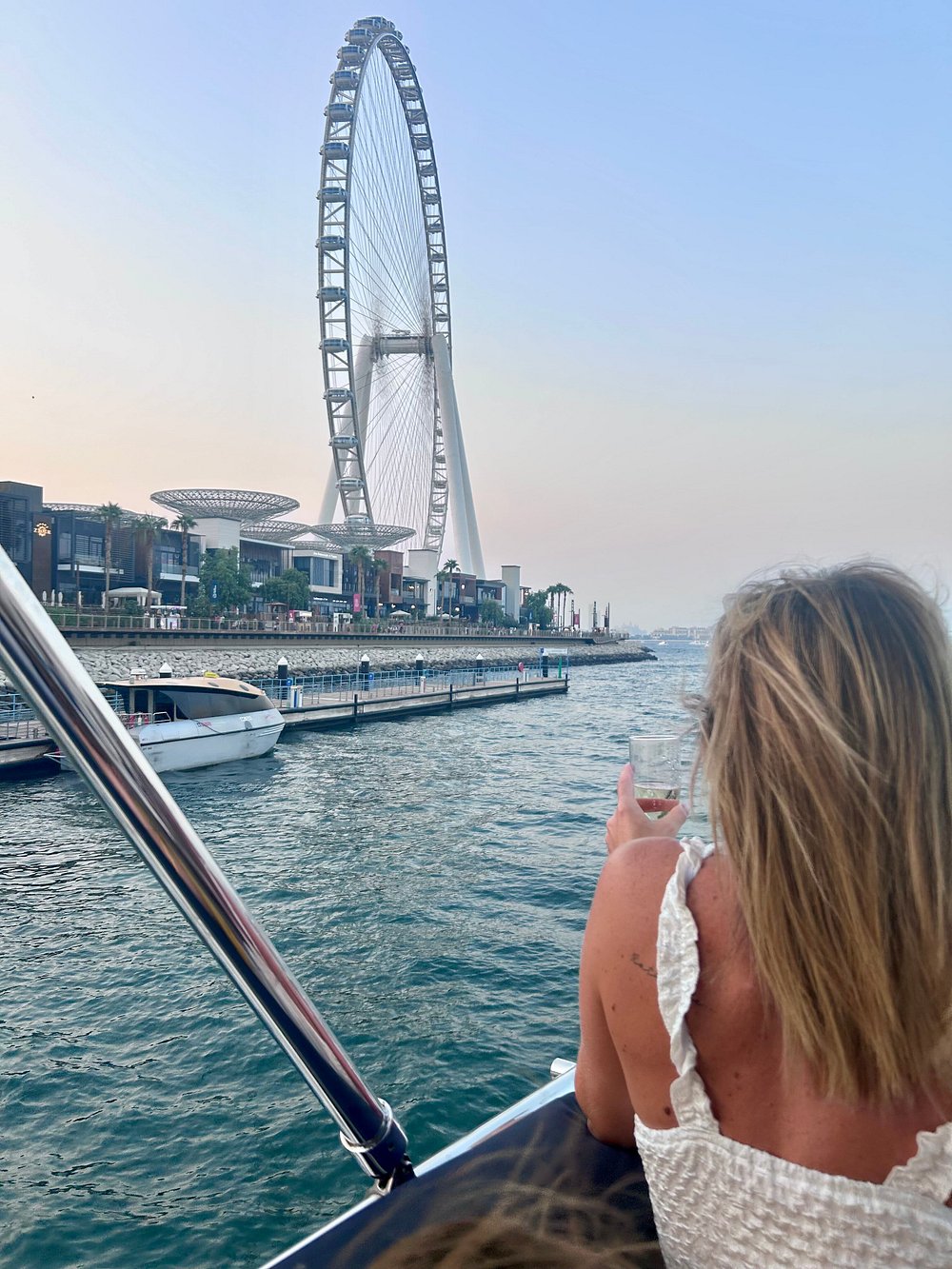 Dubai Night Lights Shared Yacht Cruise – 2h Skyline BBQ