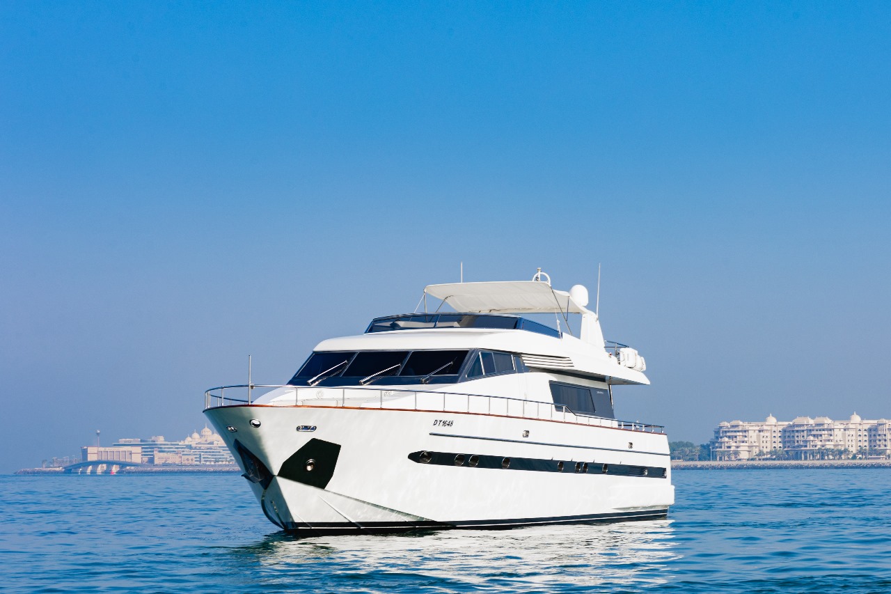 Back into Dubai Harbour by 16:00