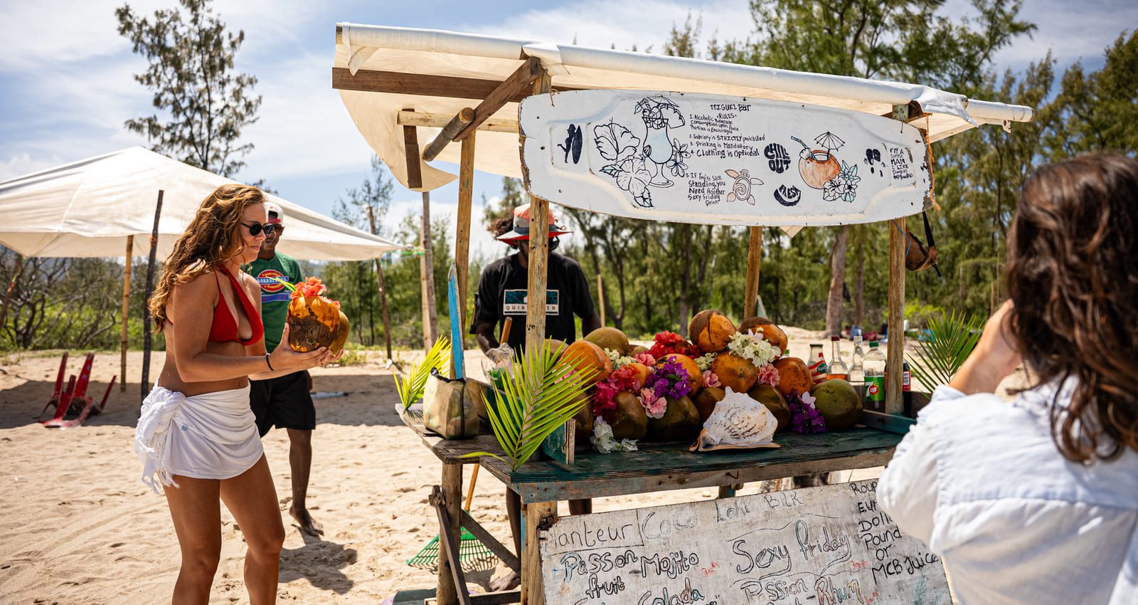 Private West Coast Boat Tour Mauritius: Dolphins, Snorkel & Benitiers