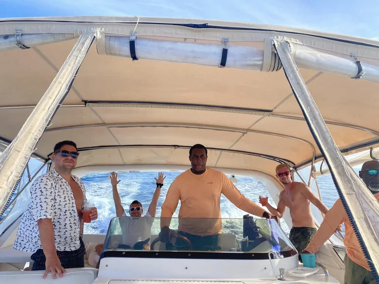Arrive Port Elizabeth, Bequia