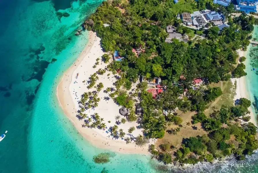 4. Cayo Levantado – Samaná Bay